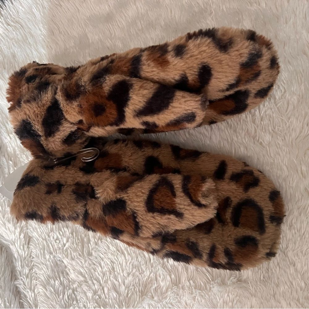 Nordstrom Leopard Print Faux Fur Mittens Girls NEW One Size